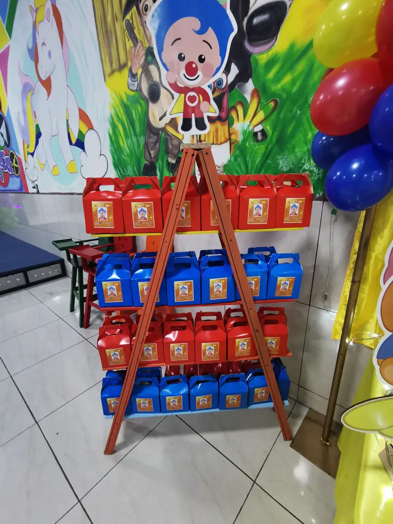 Mesa de regalos de cumpleaños